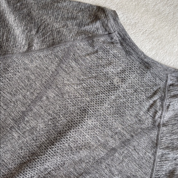 Lululemon swiftly tech tee 4 - Picture 2 of 3